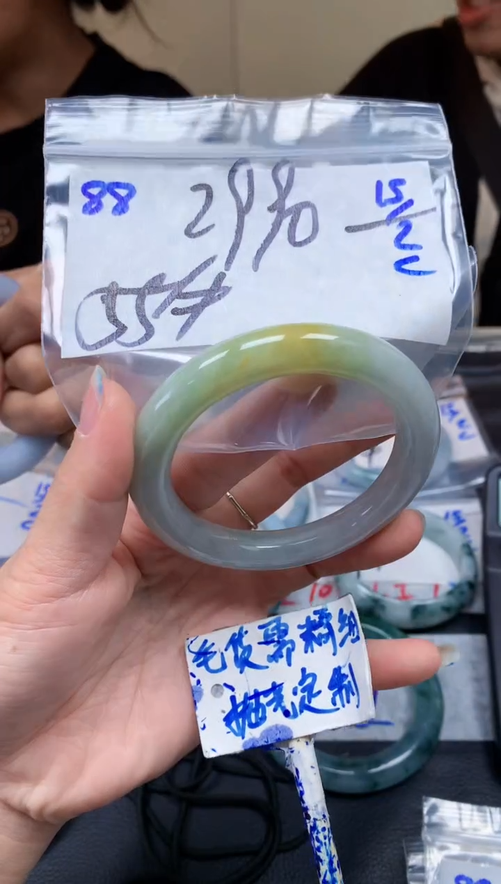 【闪购商品】定制翡翠未镶嵌88毛货需精细抛光手镯多样性拍一发一