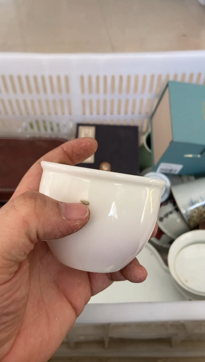 无运费险有瑕疵的摄影的产品有使用过的痕迹有点脏介意勿拍杯