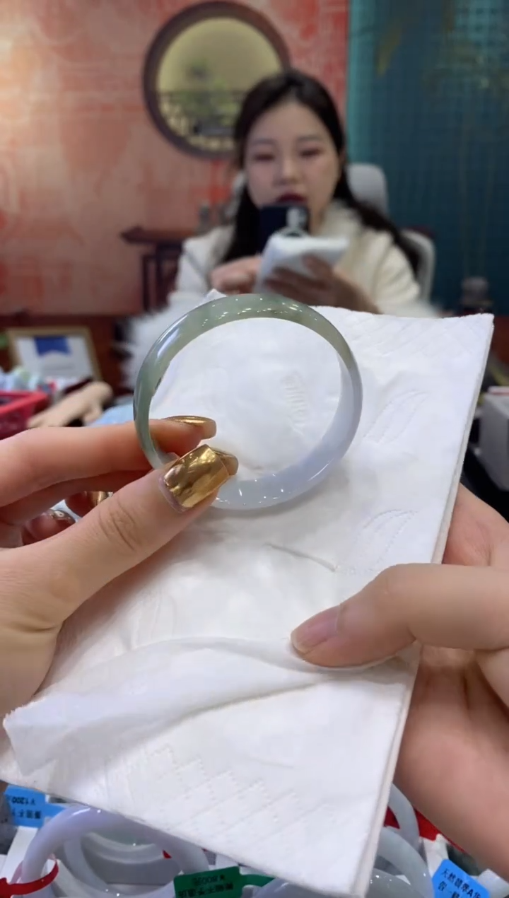 【闪购商品】翡翠手镯未镶嵌多人03830