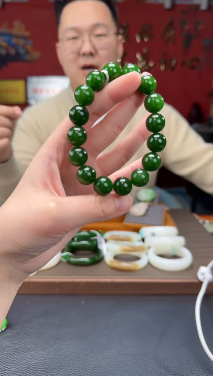 【闪购商品】和田玉手串未镶嵌碧玉菠菜绿单圈手串