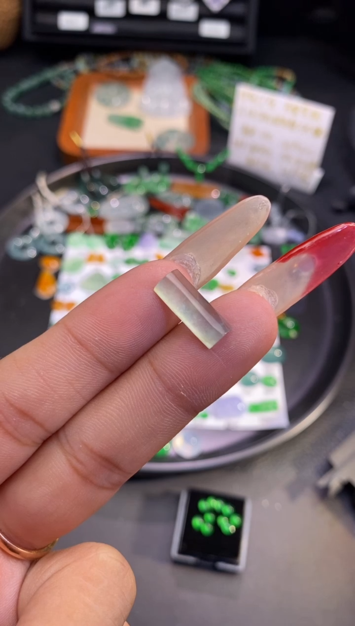 【闪购商品】翡翠挂件未镶嵌柱子