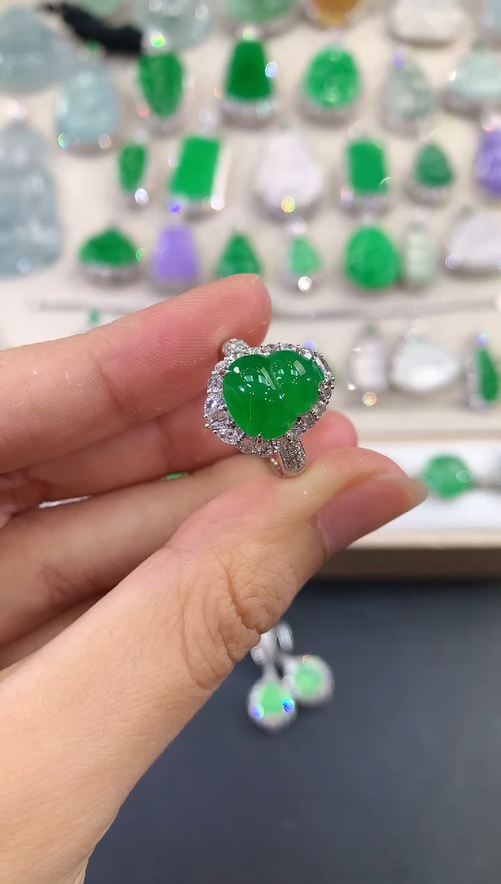 翡翠戒指18K金镶嵌V37    