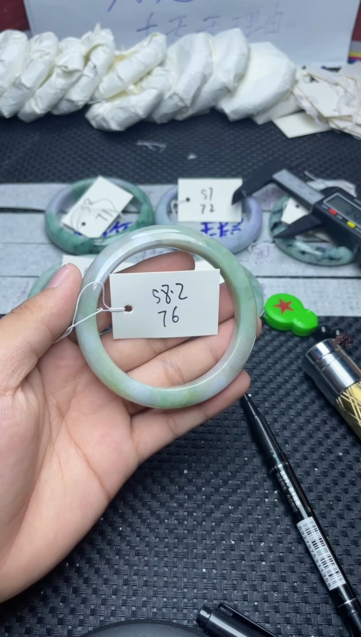 未镶嵌手镯翡翠76