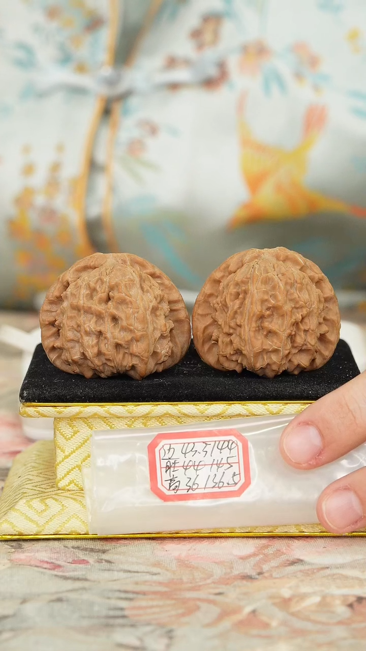 【闪购商品】文玩核桃把件白狮子