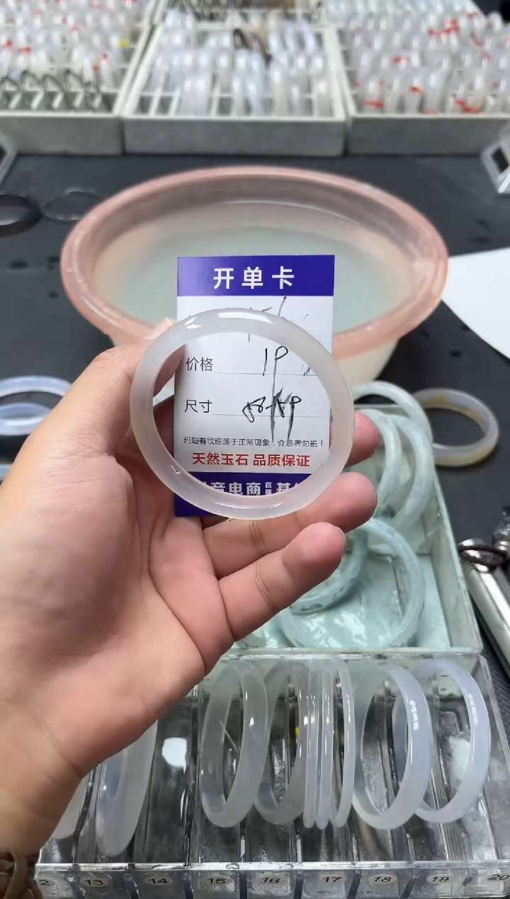 手镯玛瑙/玉髓未镶嵌玛瑙手镯156