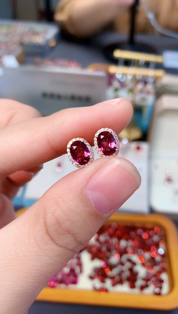 【闪购商品】石榴石耳钉银S925镶嵌天然镁铝