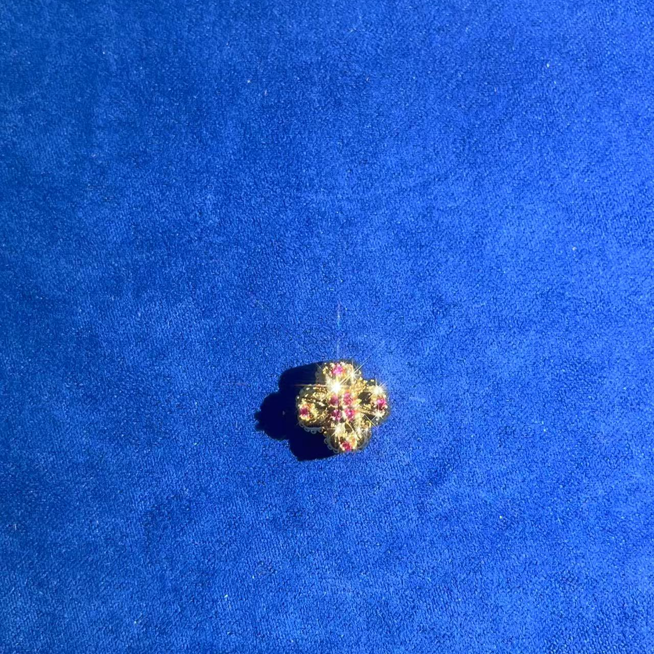 a352黄色粉镶吊坠多样性发货