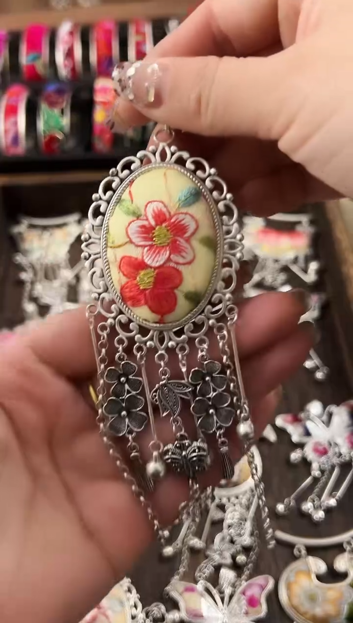 【闪购商品】织绣民族风老绣饰品045