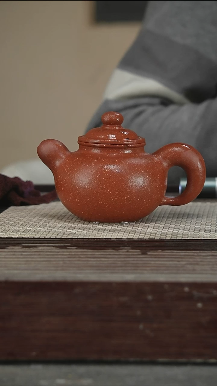 茶壶紫砂高工制，带证300CC71号