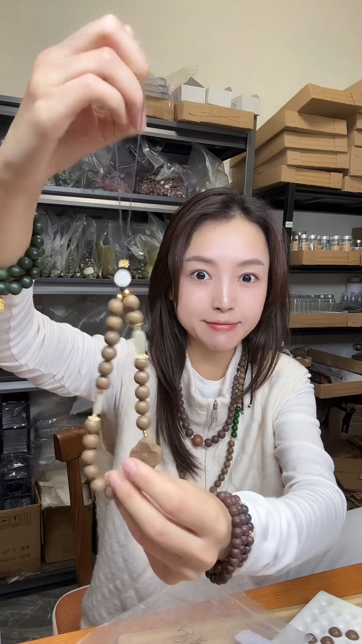 泥塑灵嗅拂尘手持挂件