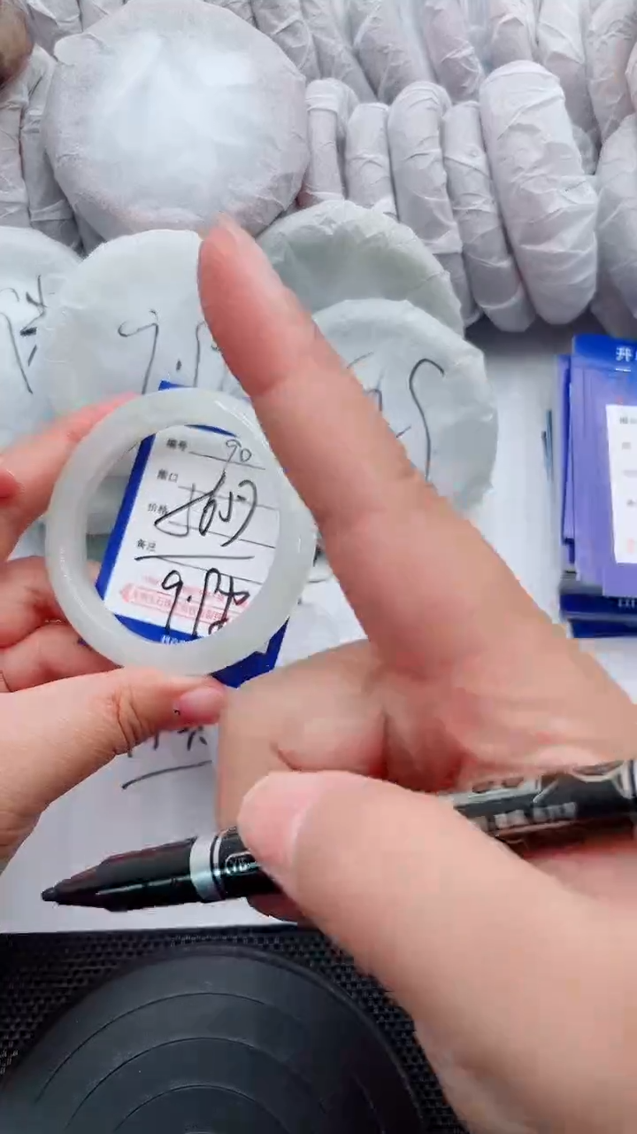 未镶嵌手镯石英质玉90-56-57