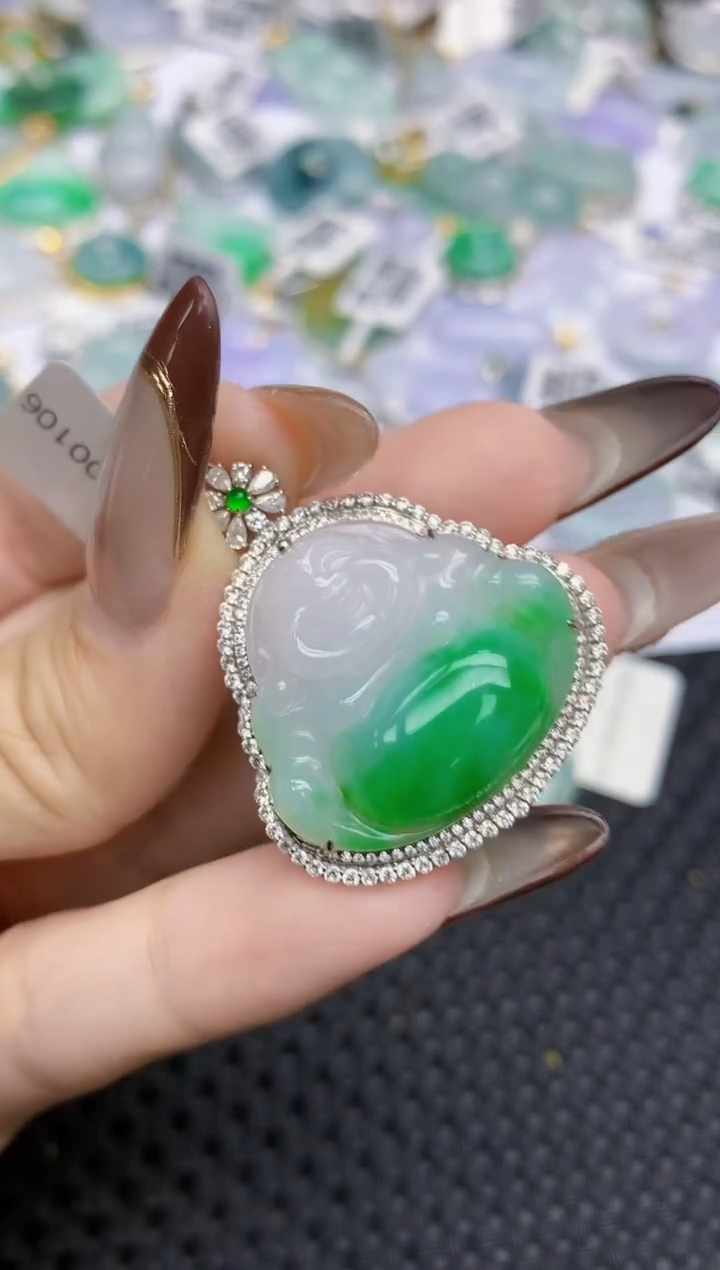 颈饰18K金镶嵌翡翠53   天然翡翠A货  百元以上9米证书费自理