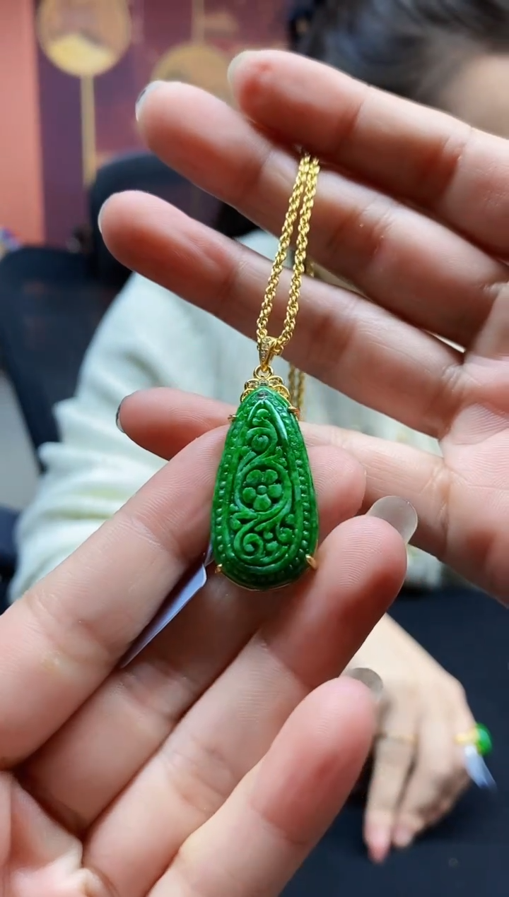 颈饰未镶嵌翡翠吊坠