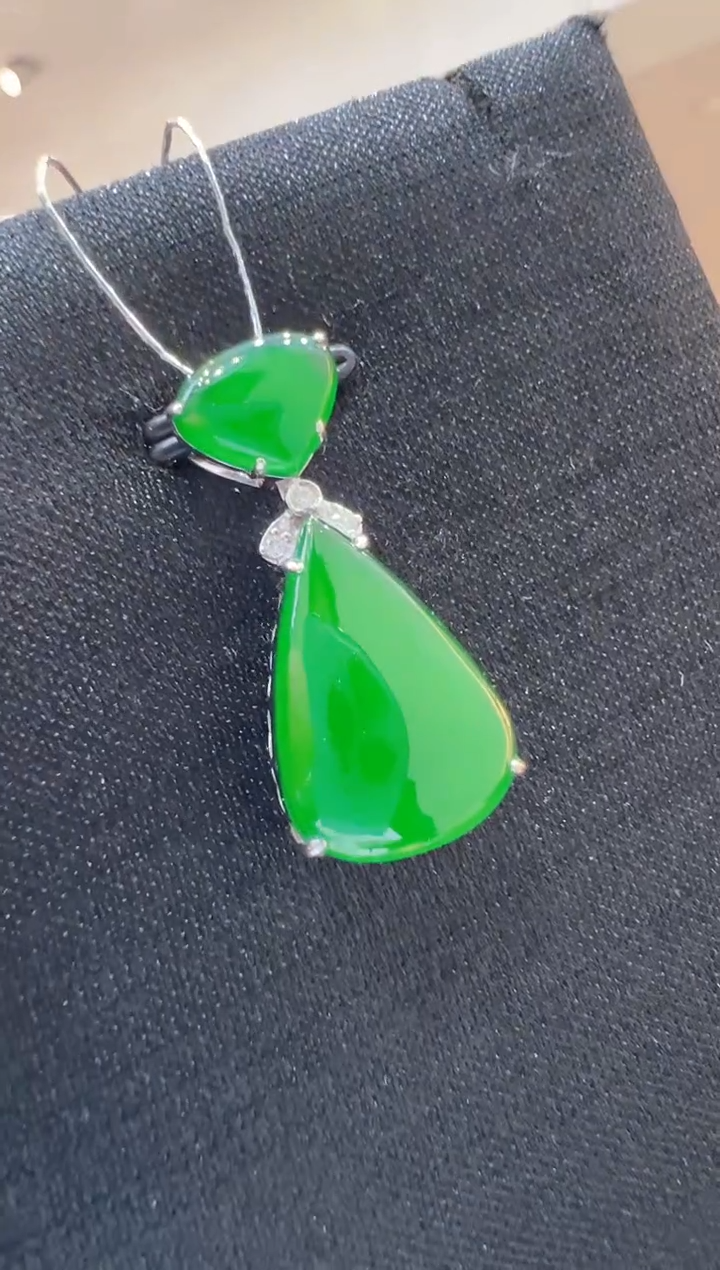 【闪购商品】翡翠吊坠(不含链)18K金镶嵌           