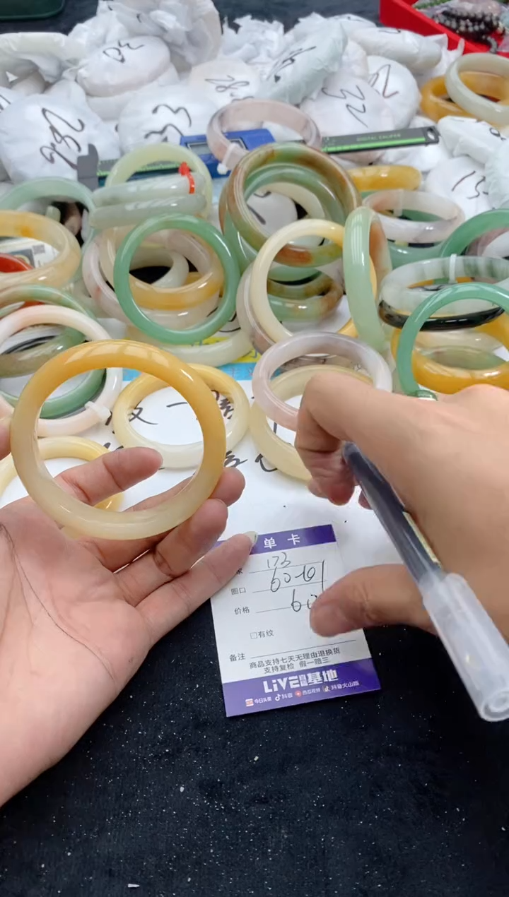 【闪购商品】石英质玉手镯未镶嵌173+60-61