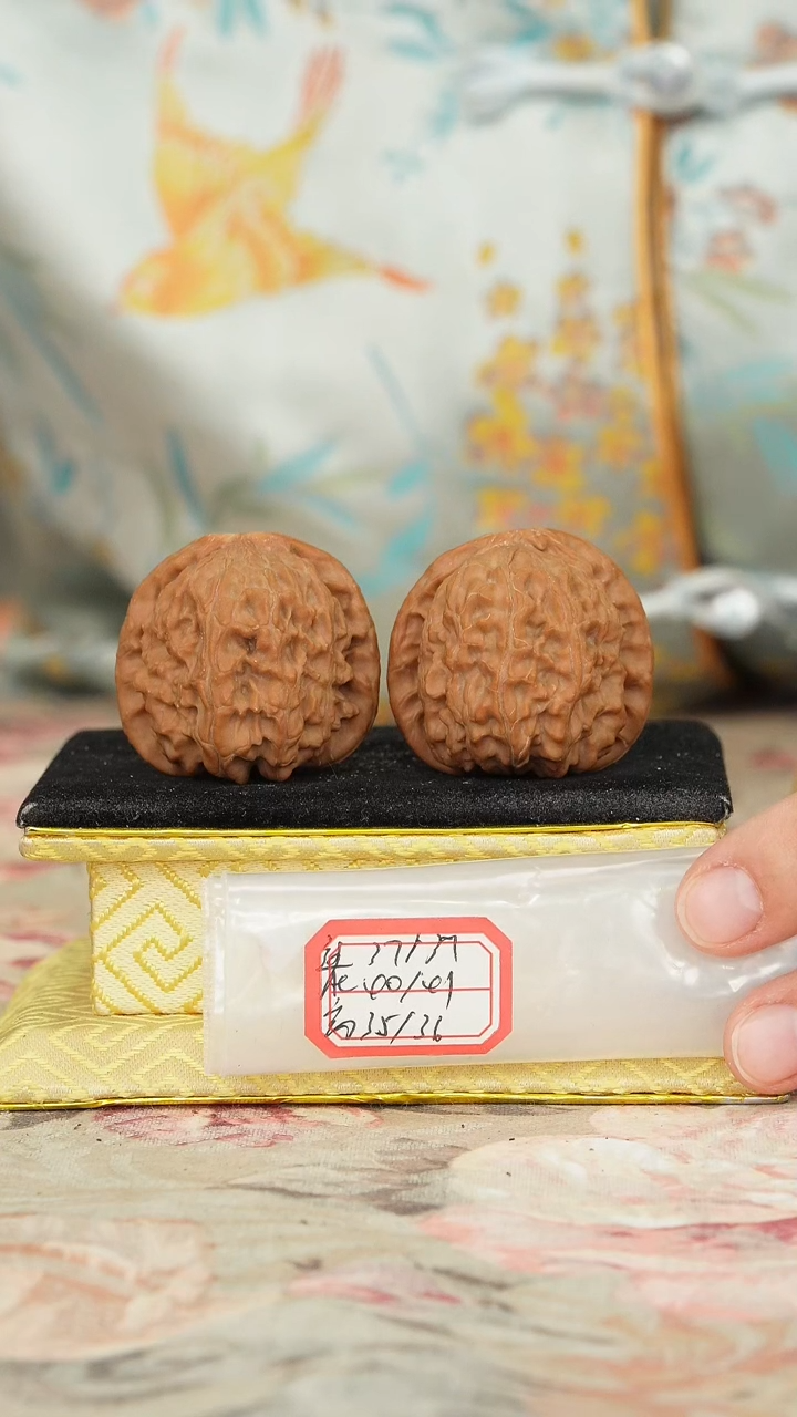 【闪购商品】文玩核桃把件白狮子有修