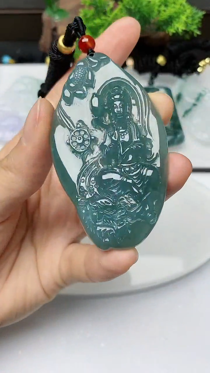 【闪购商品】翡翠颈饰未镶嵌         