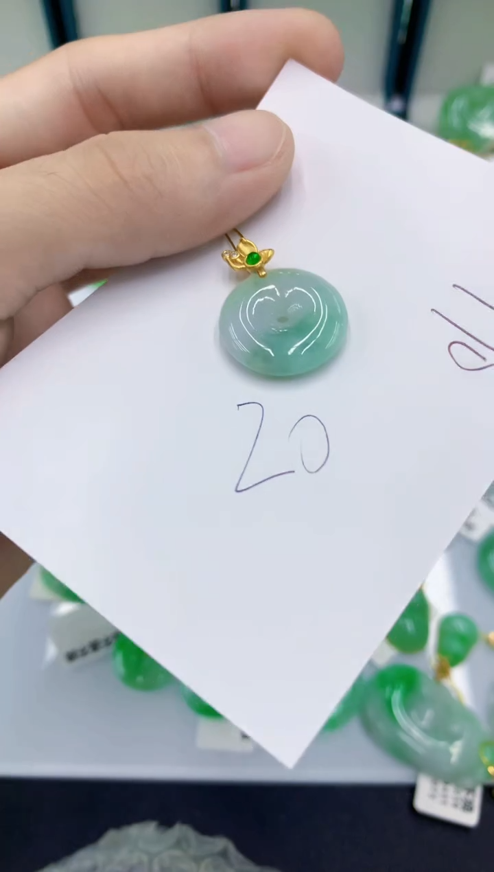 翡翠未镶嵌颈饰翡翠