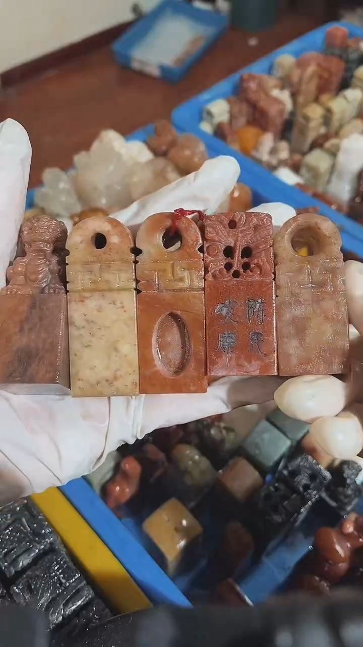 老挝石用**军瑕疵不规则章