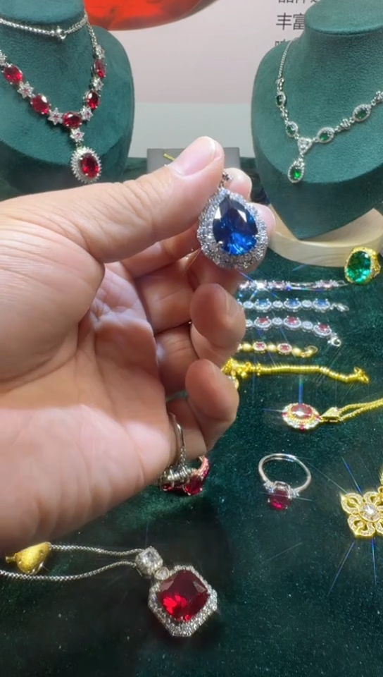 颈饰蓝宝石18K金镶嵌0