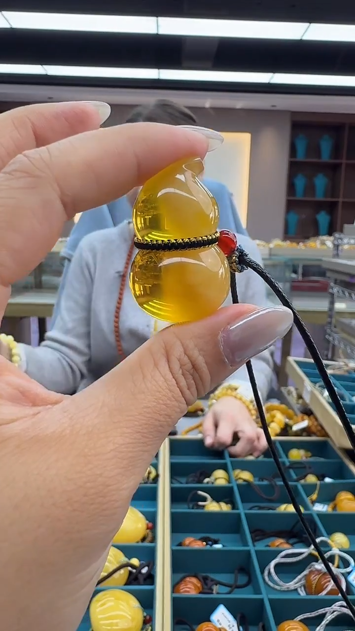 琥珀颈饰未镶嵌285秒拍号 假一罚三 