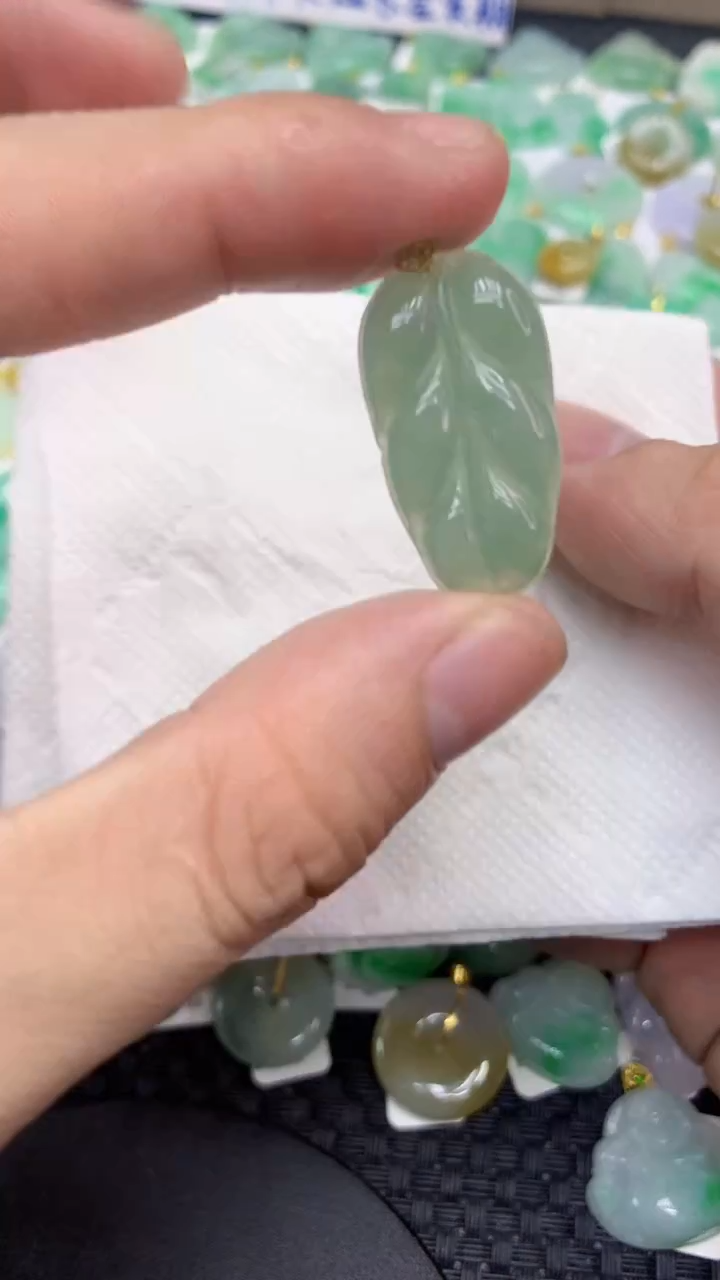 翡翠18K金镶嵌颈饰天然缅甸A货翡翠