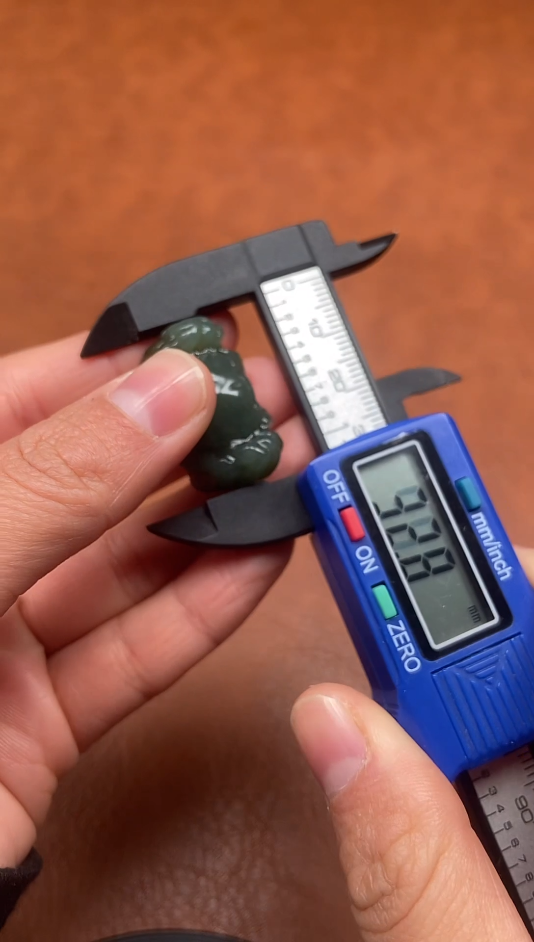 颈饰未镶嵌和田玉螃蟹