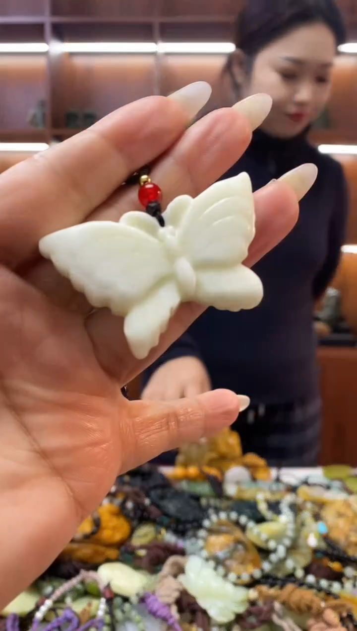 未镶嵌蛇纹石玉吊坠     