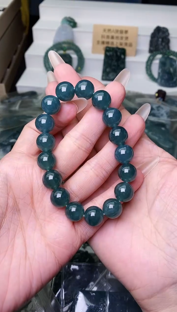 颈饰未镶嵌翡翠 