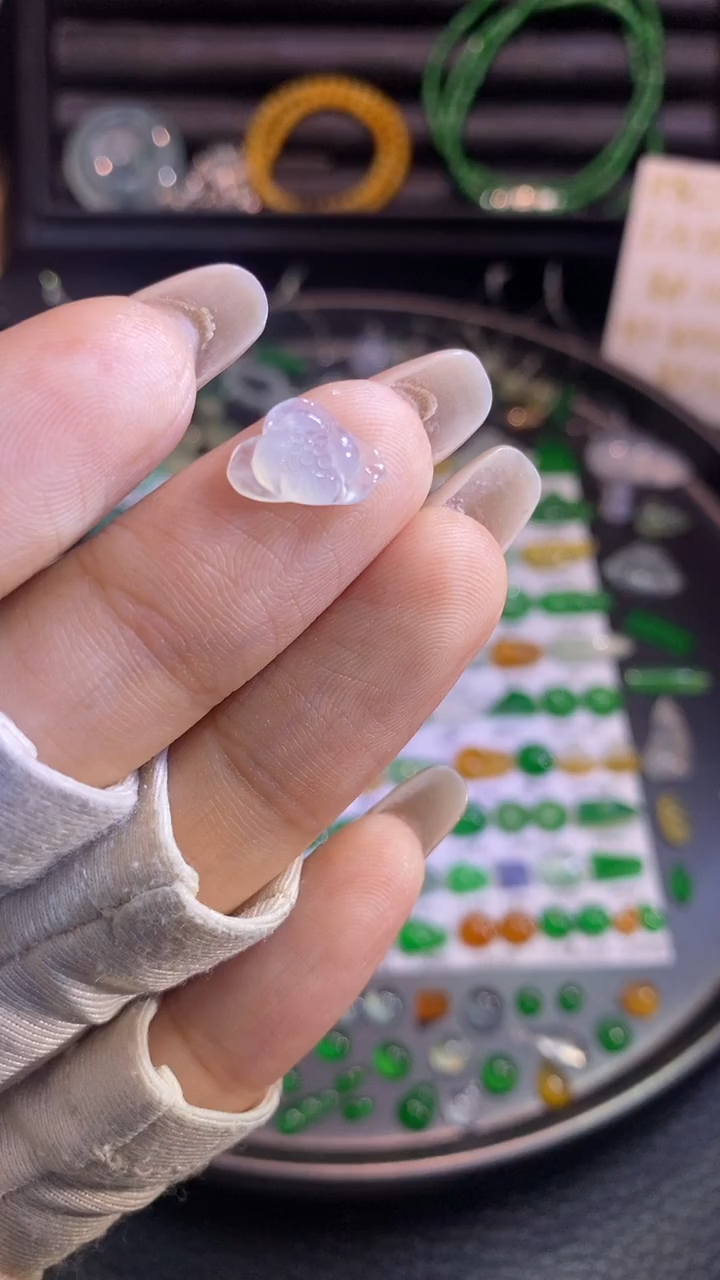 翡翠挂件未镶嵌花花