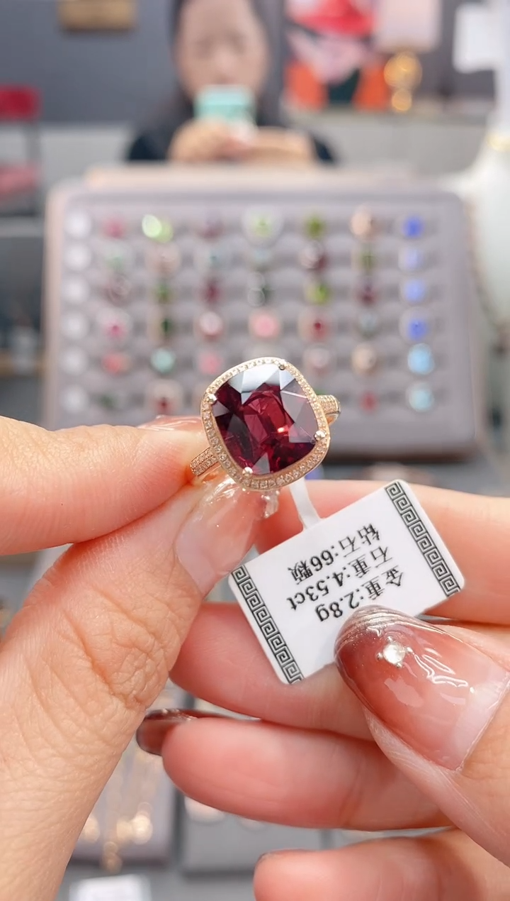 18K金镶嵌戒指碧玺4.53
