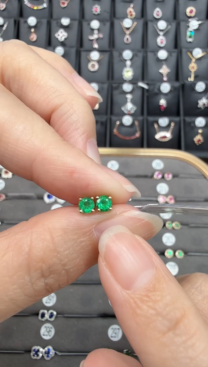 18K金镶嵌耳钉祖母绿一对主石0.35克拉