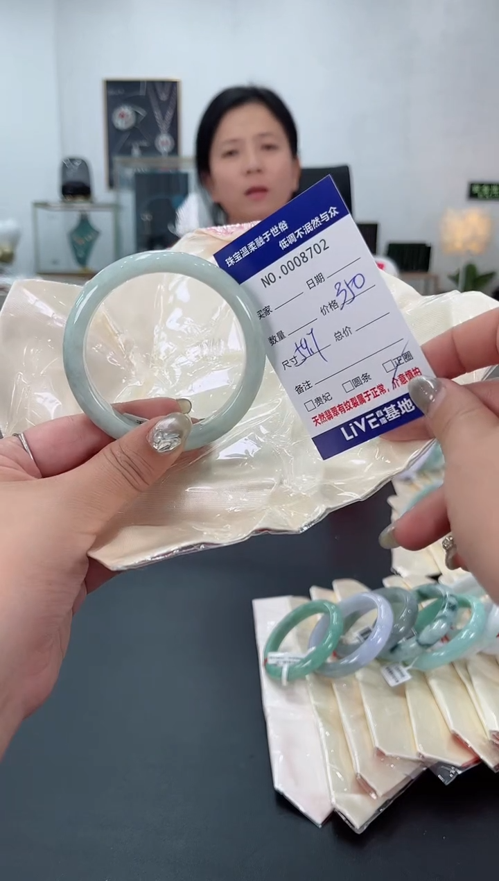 【闪购商品】翡翠手镯未镶嵌天然翡翠A货