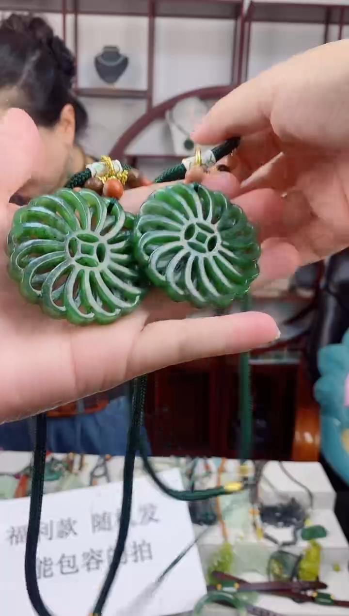 颈饰未镶嵌和田玉时来运转 包容