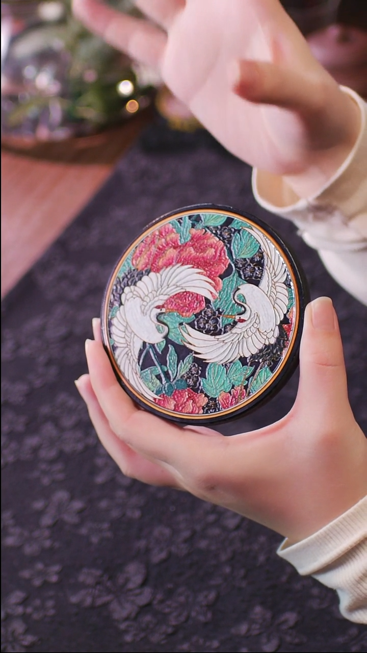 壹藏贰宝鹤戏牡丹图案杯垫一片
