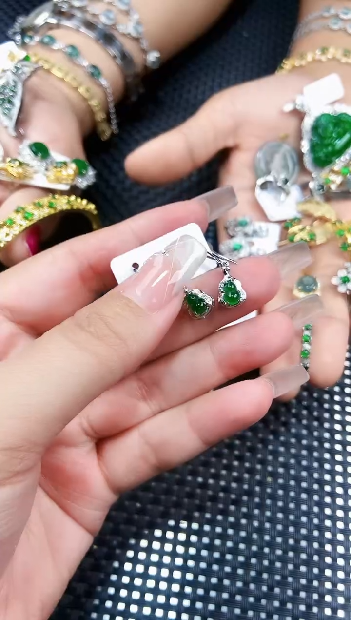 【闪购商品】翡翠耳饰未镶嵌111111111