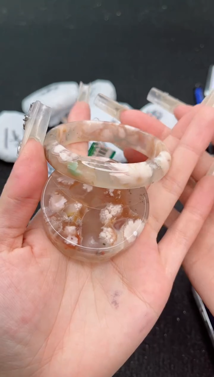 石英质玉手镯未镶嵌53圈口S93519