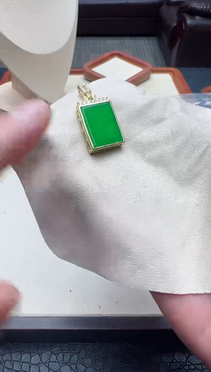 【闪购商品】翡翠颈饰14K金镶嵌            