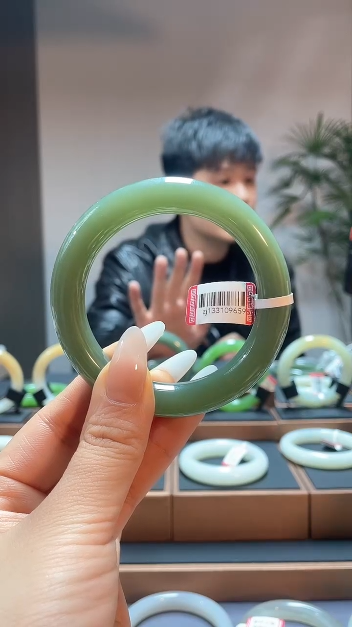 【闪购商品】和田玉手镯未镶嵌58碧玉粉青1331096596