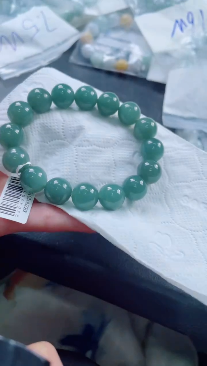定制翡翠未镶嵌珠串