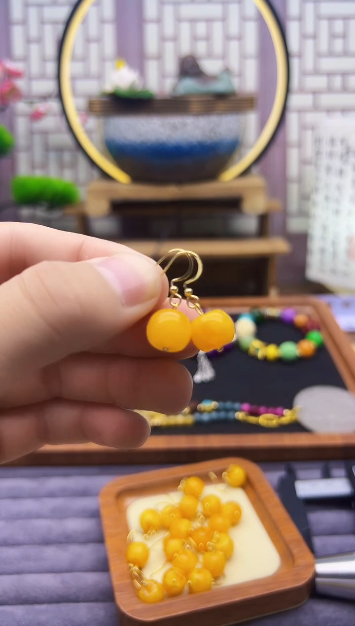 14K金镶嵌蜜蜡耳饰E01