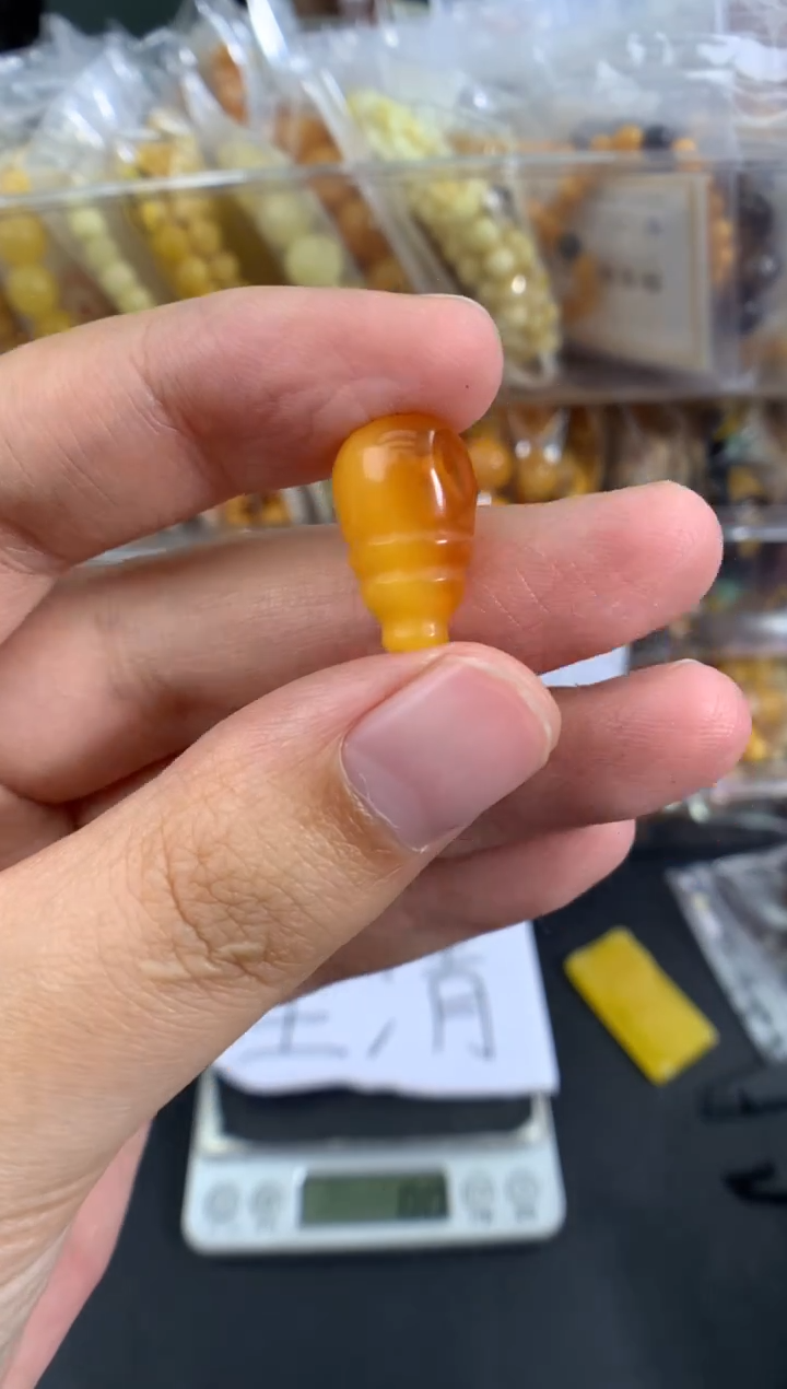 蜜蜡未镶嵌珠宝奇石1