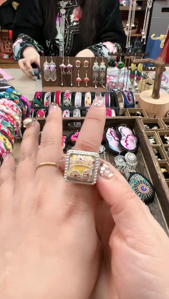 【闪购商品】织绣民族风老绣饰品362