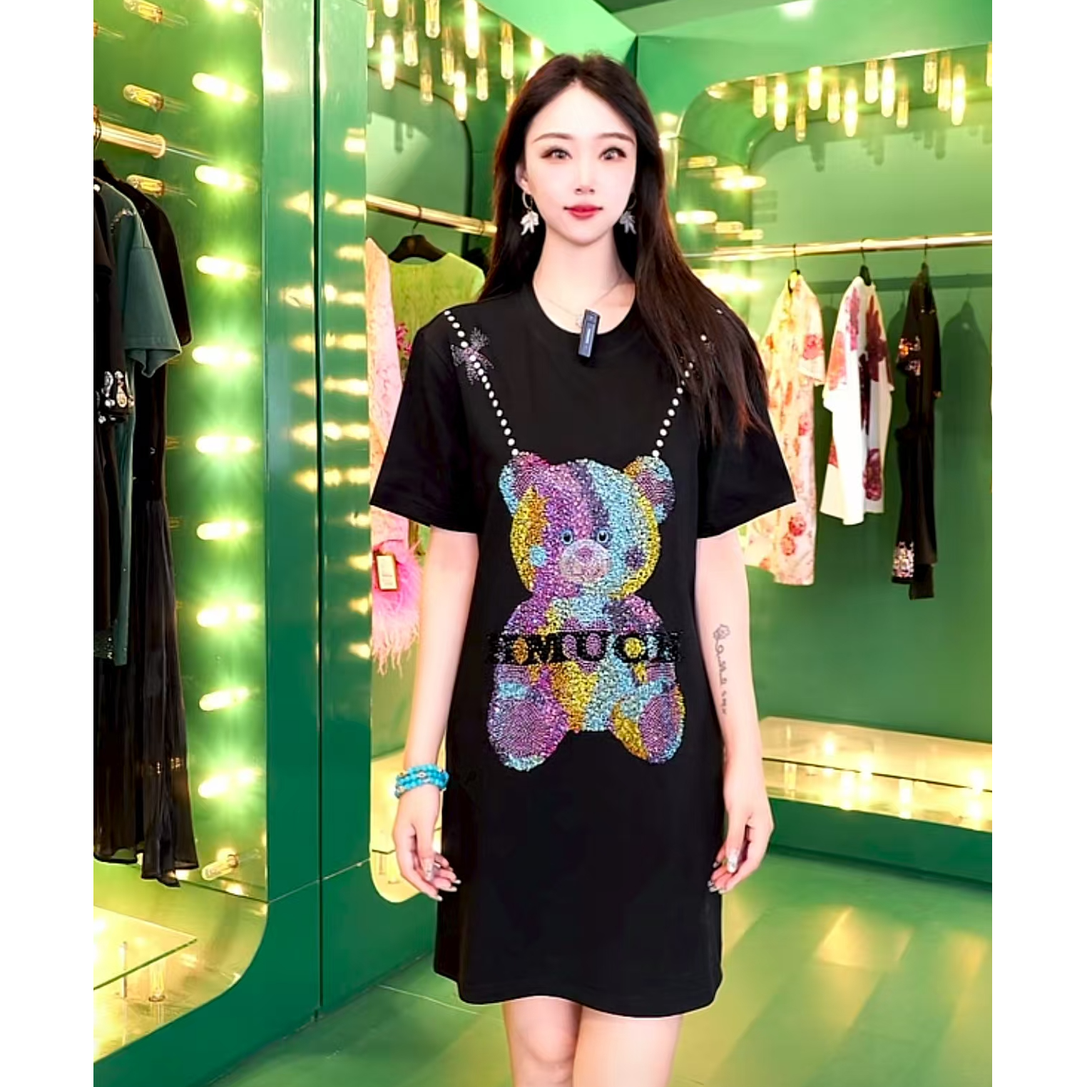 TCH【时尚气质】潮牌烫钻蝴蝶结链条彩虹小熊黑色连衣裙T75C30E1049