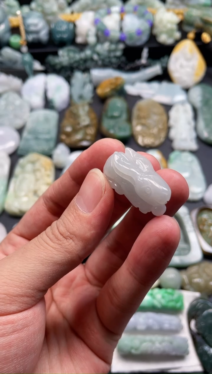 颈饰未镶嵌翡翠40  天然翡翠a货  兔子