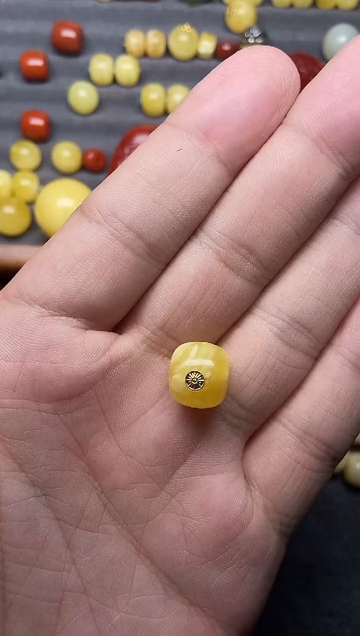 蜜蜡足金镶嵌珠宝奇石12mm