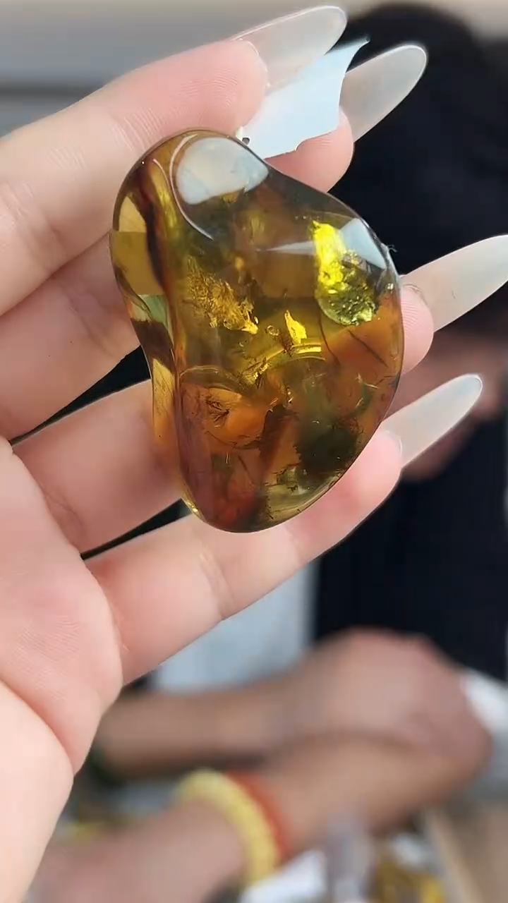 【闪购商品】虫珀裸石未镶嵌原石