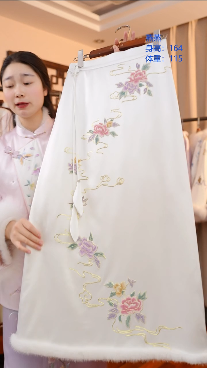 刺绣冬款白色桑蚕丝半身裙