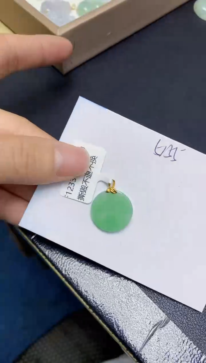 【闪购商品】翡翠挂件18K金镶嵌 天然翡翠A货