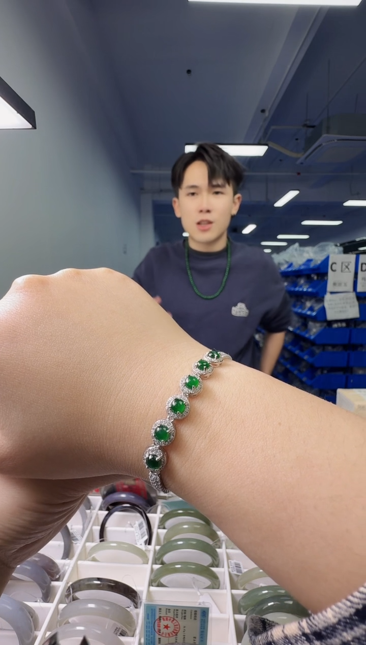 【闪购商品】翡翠手链银S925镶嵌翡翠绿蛋面手链